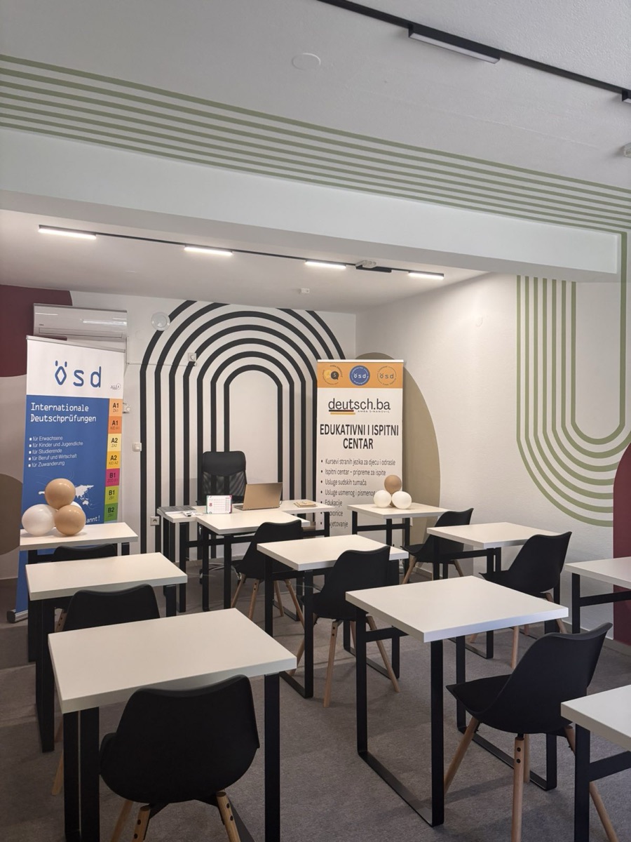 Učionica centra sa ÖSD banerom